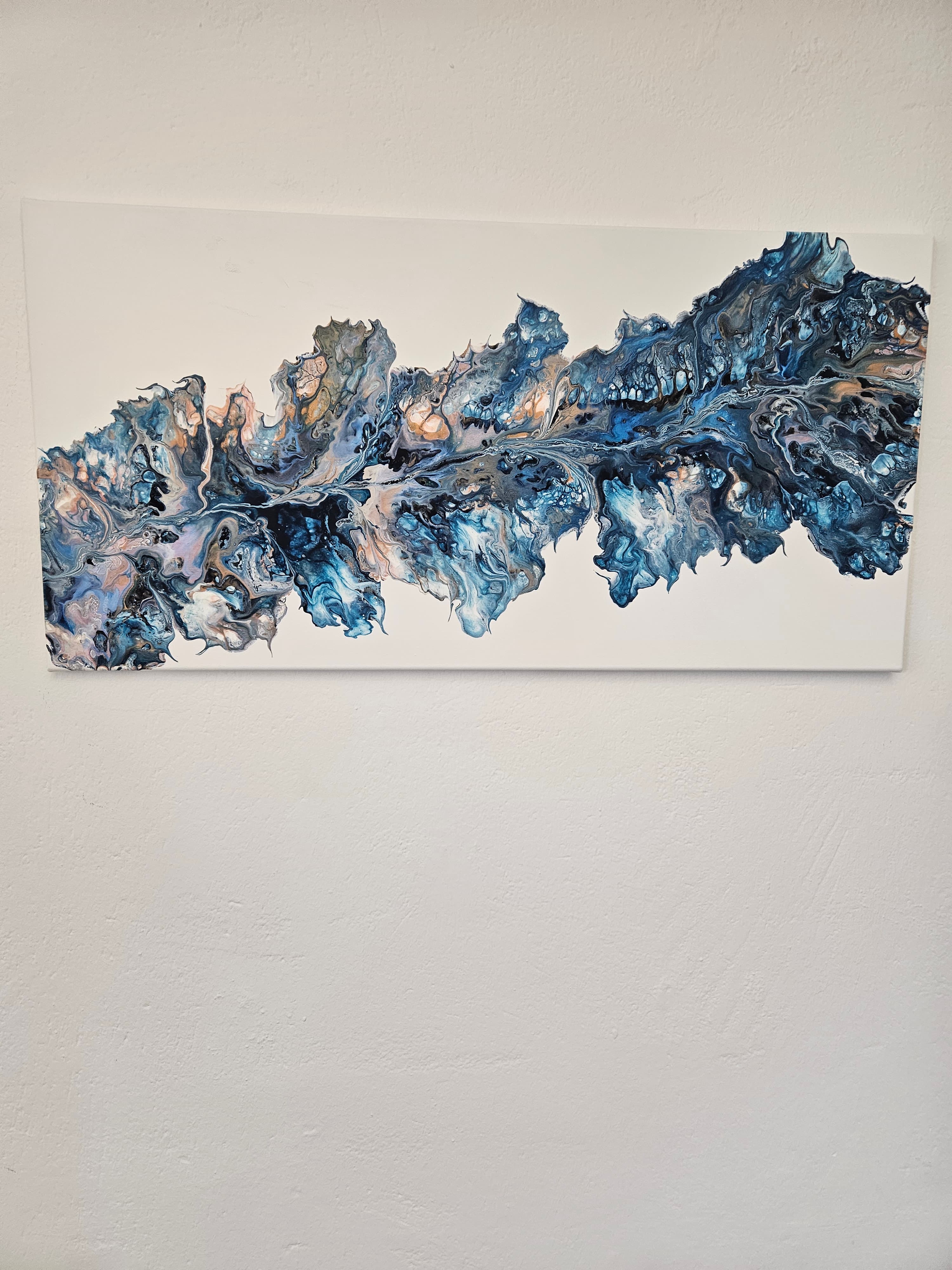 Mixed-Media-Gemälde in Blau- und Kupfertönen