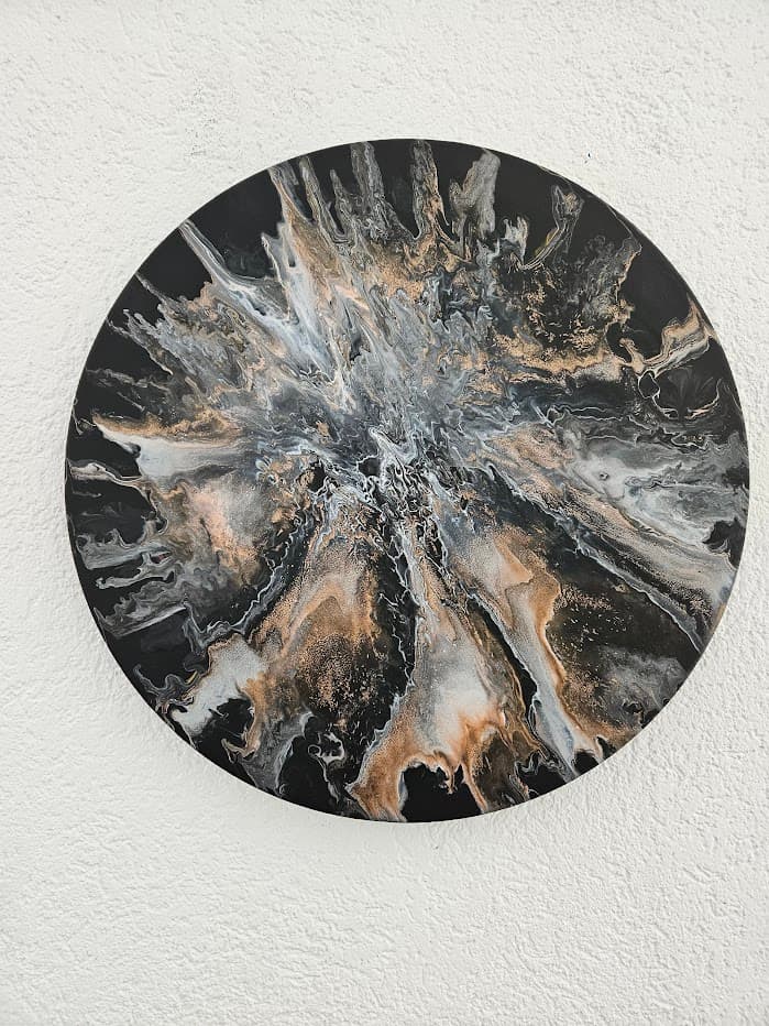 Rundes Mixed-Media-Gemälde in Schwarz, Grau und Kupfer